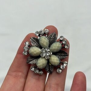 Vintage White and Silver Toned Floral Ring
